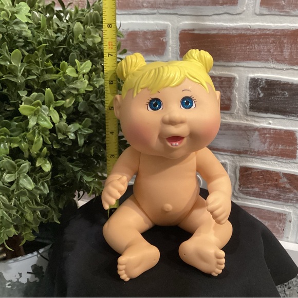 “5/$25” - Cute Baby Doll by Jazwares LLC Signed by Xavier Roberts - Excellent - Picture 12 of 13